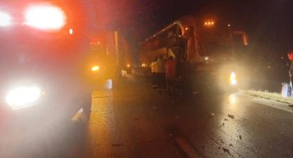 Choque entre autobús de pasajeros y tráiler en Galeana deja 9 lesionados