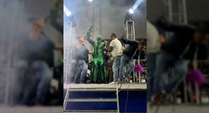 VIDEO: Así fue la fuerte caída de un fan de Mr. Iguana durante evento que se hizo viral