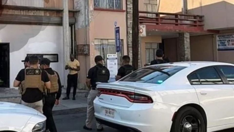 Elementos de la Fiscalía realizaron cateos simultáneos en distintos establecimientos del centro de Monterrey y Guadalupe.