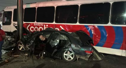 Camión de ruta "Directo contigo" y auto particular chocan en Ruiz Cortines y Simón Bolívar