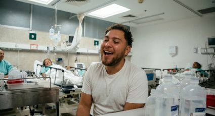 VIDEO | Enfermero se hace viral por cantar como Javier Solís a sus pacientes