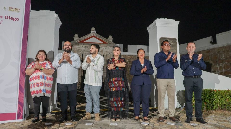 La gobernadora Evelyn Salgado asiste al encendido de luces del Fuerte de San Diego.