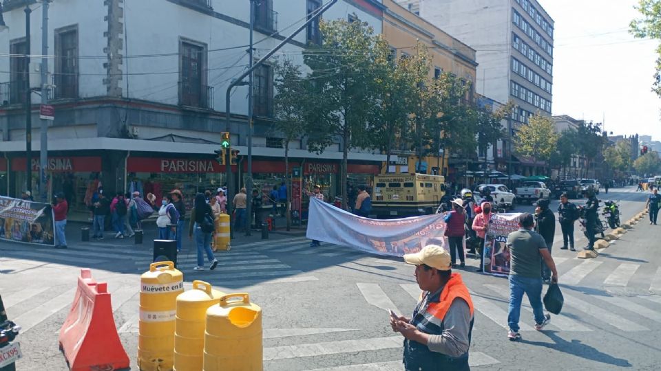 Familiares de cuatro desaparecidos en Mazatlán realizaron una protesta en demanda de que se intensifique su búsqueda.