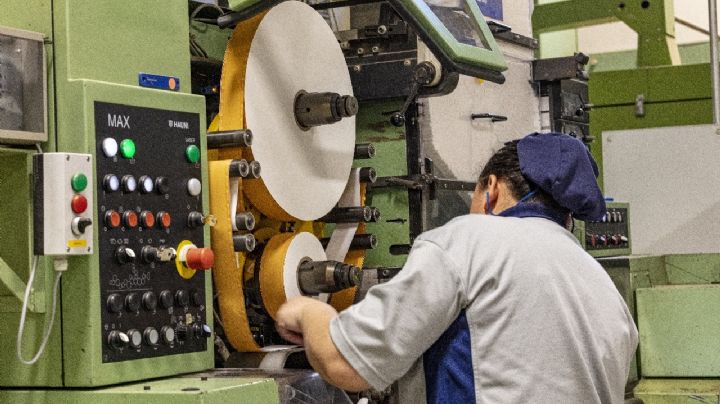Sube el empleo y repuntan los salarios en abril