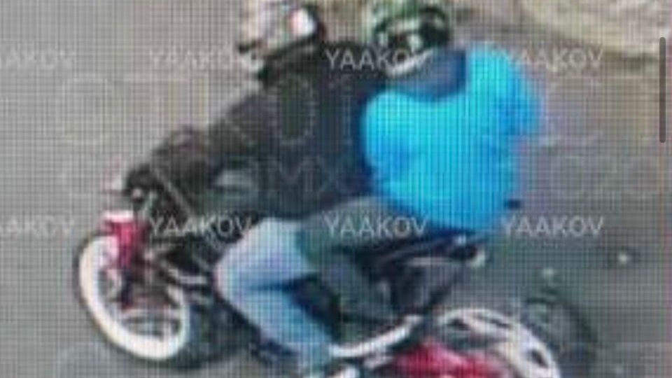 Elementos de seguridad acordonan la escena del crimen en calles de Santa Cruz Meyehualco.