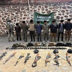 Detiene DEFENSA a nueve sospechosos y asegura un arsenal que portaban y droga