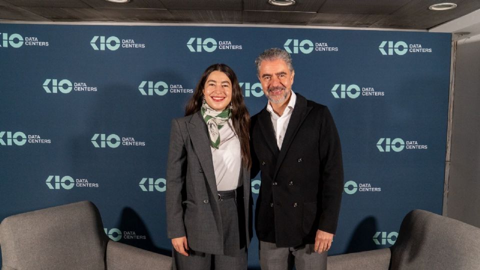 Manola Zabalza, titular de SEDECO, y Octavio Camarena, CEO de KIO Data Centers.