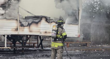 Se incendia caja de tráiler en colonia Coyoacán en Monterrey