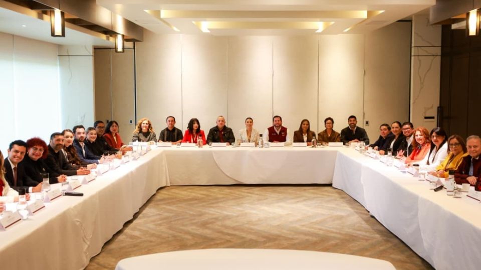 La gobernadora Marina del Pilar Avila Olmeda encabezó en Tijuana una reunión con alcaldes.