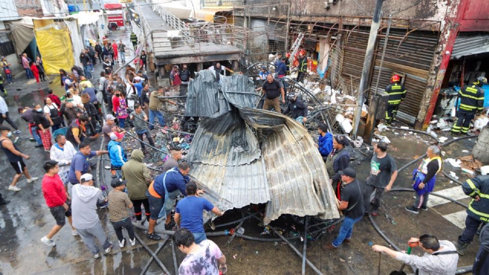 Vecinos de La Merced exigen a la Fiscalía CDMX investigar con transparencia el incendio del 21 de abril.
