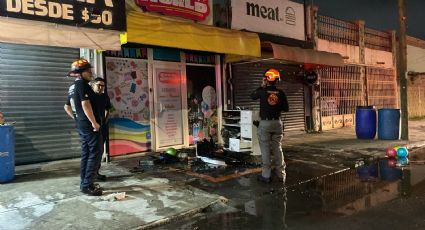 Incendio consume parte de una papelería en Guadalupe