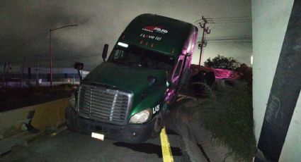 Choque de tráileres provoca caos vial en el Libramiento Noroeste en García