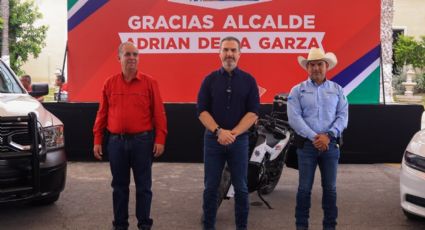 Adrián de la Garza entrega patrullas a municipios del norte de Nuevo León para reforzar la seguridad