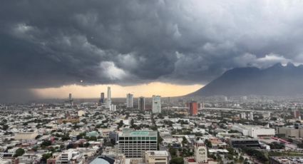 Tormenta eléctrica azota el área metropolitana de Monterrey este viernes