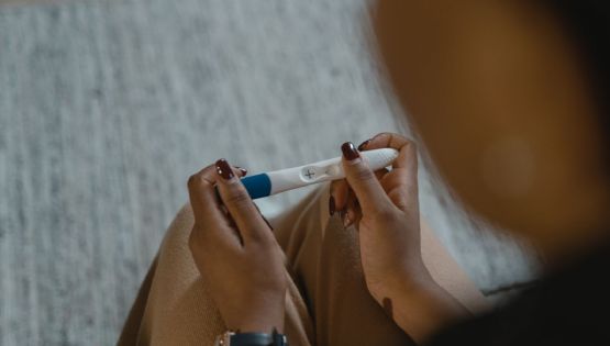 Dan prisión a médicos que fingieron embarazo