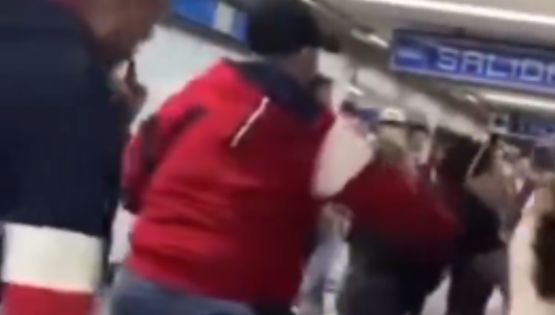 Captan pelea entre comerciantes en Metro de la CDMX