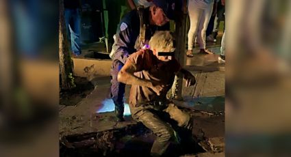 Policía de Apodaca rescata a hombre atrapado 8 horas en alcantarilla