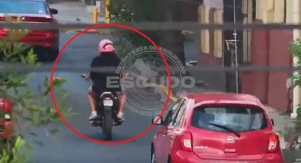 VIDEO | Detienen a pareja con moto robada en el centro de Monterrey