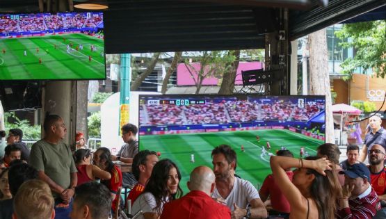 Aficionados celebran triunfo de México en restaurantes y terrazas
