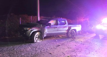 Abandonan camioneta tras choque en Carretera Nacional
