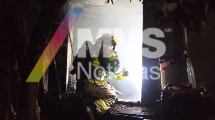Incendio consume vivienda en la Loma Linda de Monterrey