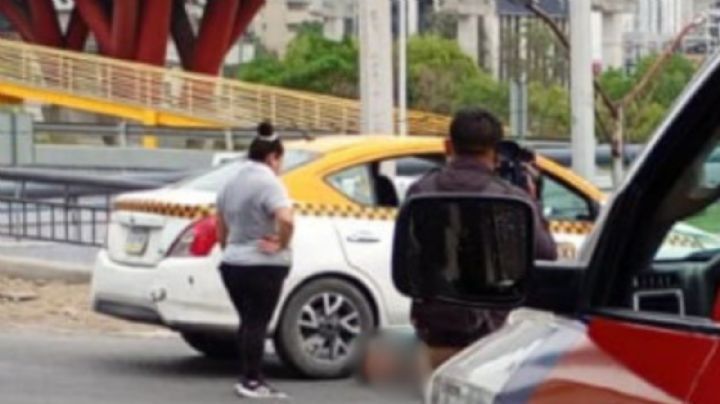 Taxi choca contra puente de Morones Prieto en Monterrey