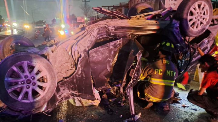 Volcadura en Aztlán deja dos lesionados de gravedad
