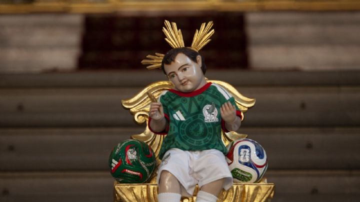 Le ponen "la verde" al Niño Dios de la Catedral Metropolitana