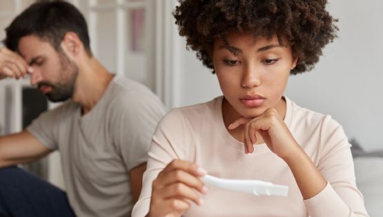 ¿Maternidad tardía? Conoce riesgos y soluciones médicas