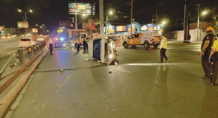 Muere conductor tras salir proyectado durante volcadura sobre Gonzalitos en Monterrey