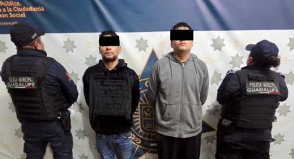 Caen dos presuntos ladrones cuando saqueaban negocios en plaza comercial de Guadalupe