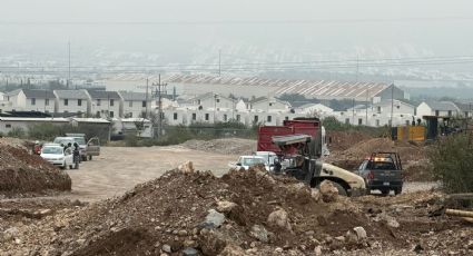 Roban vehículo y equipo de construcción tras asalto armado en García