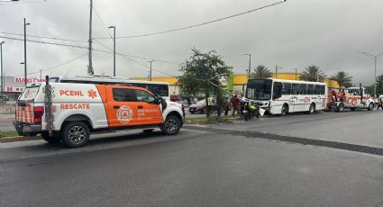Camión de transporte de personal se estrella contra árboles de avenida México en Guadalupe