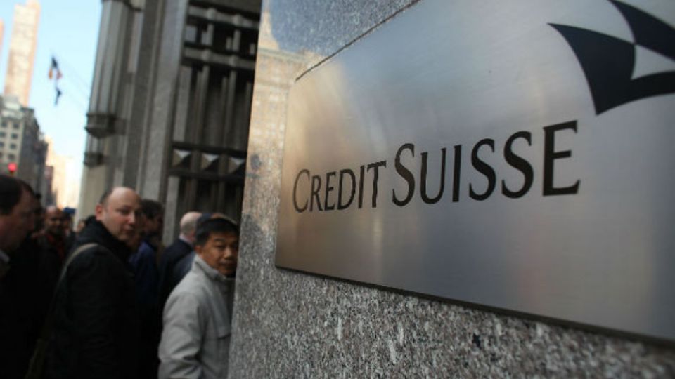 Credit Suisse reportó una caída de 24% en sus acciones.