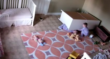 Niño de 2 años salva a su gemelo al caerle un mueble encima en EEUU
