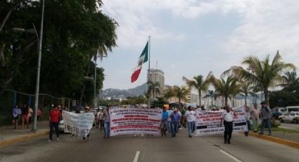 Protestan sobre la costera Miguel Alemán en Acapulco contra el 'gasolinazo'