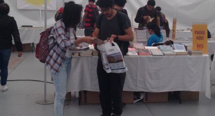 UNAM remata libros en CU