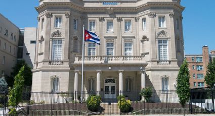Expulsan a 15 funcionarios de la embajada cubana en Washington