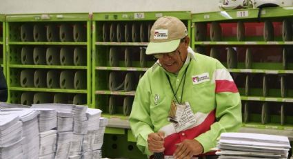 EPN reconoce labor de los carteros en su día (VIDEO)