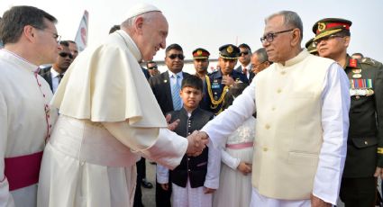 Papa Francisco llega a Bangladesh en medio de crisis rohingya 