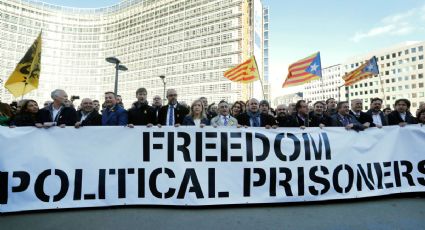 Alcaldes de Cataluña reclaman 'libertad' para presos políticos en Bruselas (VIDEO)