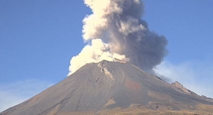 Volcán Popocatépetl emite fumarola de 1 kilómetro de altura