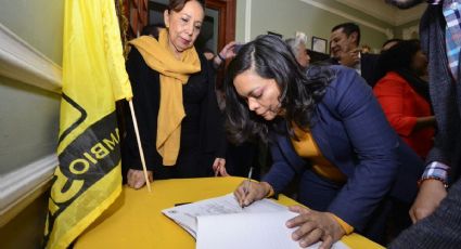 Beatriz Mojica se registra como precandidata del PRD al Senado