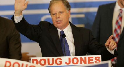 Trump felicita a Doug Jones por triunfo en Alabama