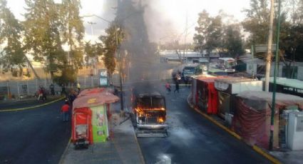 Microbús se incendia en paradero de Taxqueña (VIDEO) 