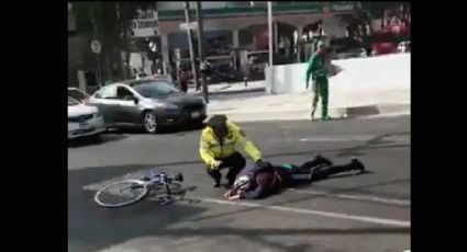 Conductor arrolla a ciclista; no respetó ciclovía (VIDEO)
