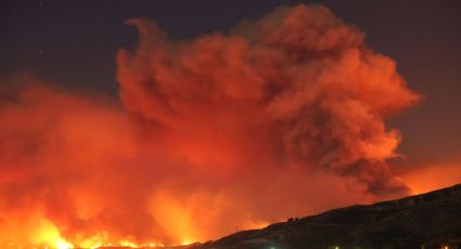 Al menos un muerto y miles de personas evacuadas por incendio en California (VIDEO)