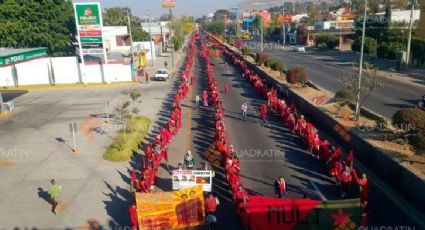 Triquis marchan rumbo al zócalo de Oaxaca