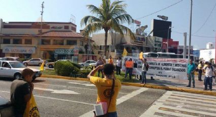 Militantes del PRD protestan en Acapulco contra el 'gasolinazo'
