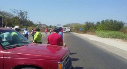 Reportan bloqueos en cinco tramos carreteros de Oaxaca
